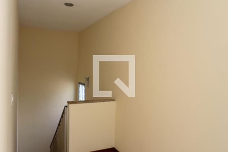 Casa para alugar com 200m², 4 quartos e 1 vaga Casa para alugar com 200m², 4 quartos e 1 vagaHall da Escada (2º andar)