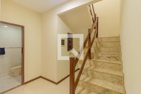 Escada de casa para alugar com 4 quartos, 180m² em Campo Grande, Rio de Janeiro