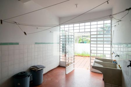 Casa à venda com 245m², 3 quartos e 2 vagas Casa à venda com 245m², 3 quartos e 2 vagasÁrea de Serviço