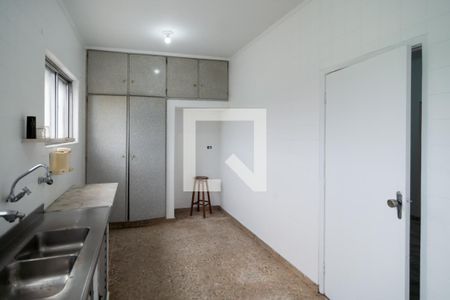 Casa à venda com 245m², 3 quartos e 2 vagas Casa à venda com 245m², 3 quartos e 2 vagasCozinha