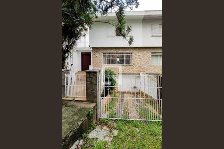 Casa à venda com 245m², 3 quartos e 2 vagas Casa à venda com 245m², 3 quartos e 2 vagasFachada