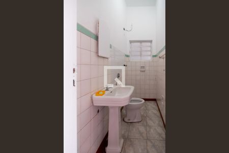 Casa à venda com 245m², 3 quartos e 2 vagas Casa à venda com 245m², 3 quartos e 2 vagasBanheiro Social