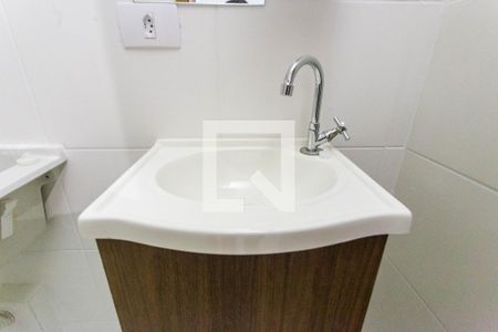 Banheiro de kitnet/studio para alugar com 1 quarto, 31m² em Jardim Sabara, São Paulo