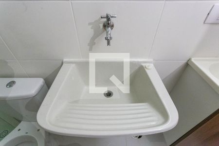 Banheiro de kitnet/studio para alugar com 1 quarto, 31m² em Jardim Sabara, São Paulo