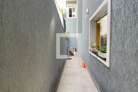 Casa para alugar com 210m², 3 quartos e 3 vagas Casa para alugar com 210m², 3 quartos e 3 vagasCorredor externo - acesso a garagem