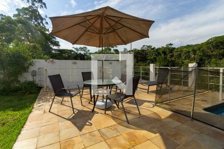 Casa para alugar com 620m², 5 quartos e 6 vagas Casa para alugar com 620m², 5 quartos e 6 vagasÁrea comum - Piscina