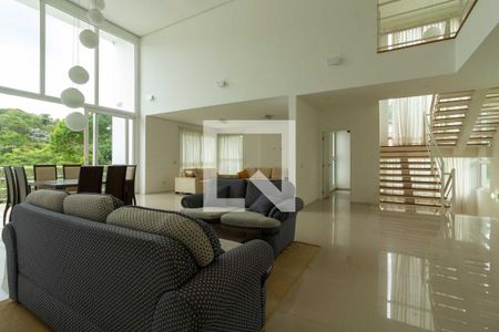 Sala de casa para alugar com 5 quartos, 620m² em Jardim Indaiá, Embu das Artes