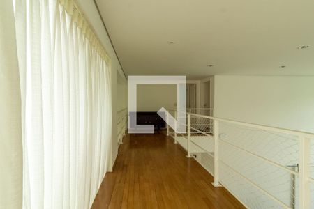 Casa para alugar com 620m², 5 quartos e 6 vagas Casa para alugar com 620m², 5 quartos e 6 vagasAcesso ao Quarto 2