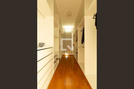 Casa para alugar com 620m², 5 quartos e 6 vagas Casa para alugar com 620m², 5 quartos e 6 vagasCloset do quarto 3