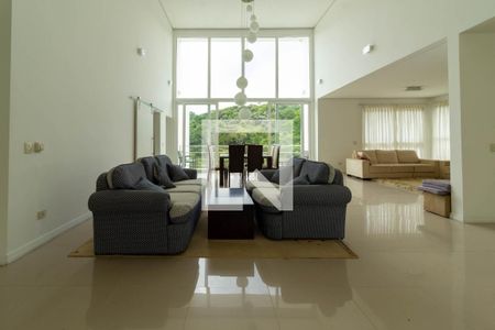 Sala de casa para alugar com 5 quartos, 620m² em Jardim Indaiá, Embu das Artes