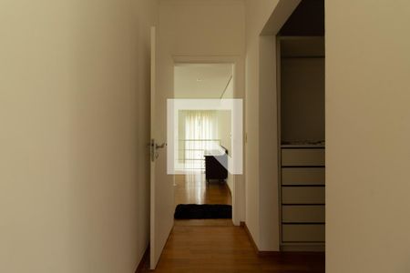 Casa para alugar com 620m², 5 quartos e 6 vagas Casa para alugar com 620m², 5 quartos e 6 vagasQuarto 3