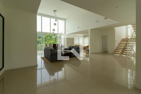 Sala de casa para alugar com 5 quartos, 620m² em Jardim Indaiá, Embu das Artes
