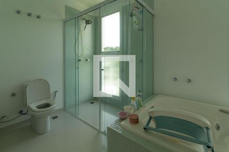 Casa para alugar com 620m², 5 quartos e 6 vagas Casa para alugar com 620m², 5 quartos e 6 vagasBanheiro da Suíte