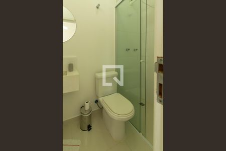 Casa para alugar com 620m², 5 quartos e 6 vagas Casa para alugar com 620m², 5 quartos e 6 vagasBanheiro Escritório 2