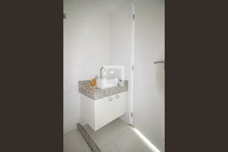 Apartamento à venda com 60m², 2 quartos e 1 vaga Apartamento à venda com 60m², 2 quartos e 1 vagaBanheiro da Suíte