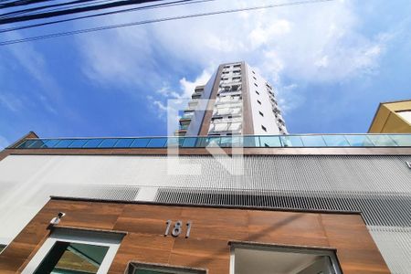 Apartamento à venda com 60m², 2 quartos e 1 vaga Apartamento à venda com 60m², 2 quartos e 1 vagaFachada