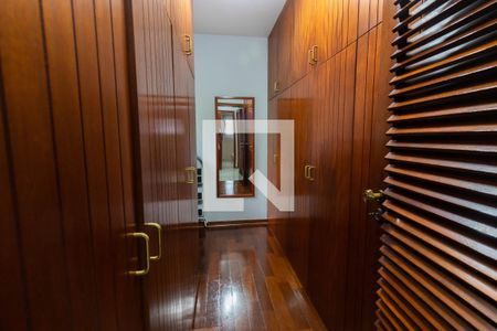 Casa à venda com 340m², 4 quartos e 4 vagasSuíte 1