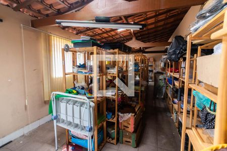 Casa à venda com 340m², 4 quartos e 4 vagasSalão superior, edícula 