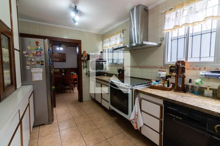 Casa à venda com 340m², 4 quartos e 4 vagasCozinha 