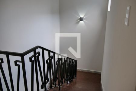 Casa para alugar com 376m², 3 quartos e 6 vagasCorredor/Escada