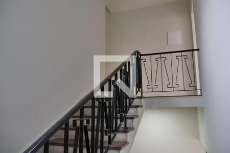 Casa para alugar com 376m², 3 quartos e 6 vagasCorredor/Escada