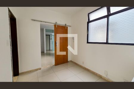 Corredor de apartamento à venda com 3 quartos, 84m² em Serra, Belo Horizonte