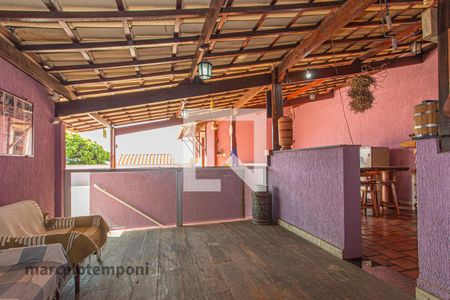 Casa à venda com 270m², 3 quartos e 5 vagas