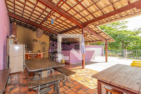 Casa à venda com 270m², 3 quartos e 5 vagas