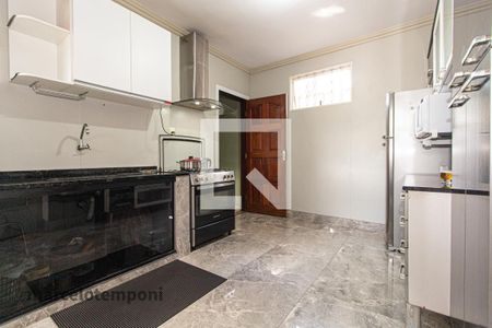 Casa à venda com 270m², 3 quartos e 5 vagas