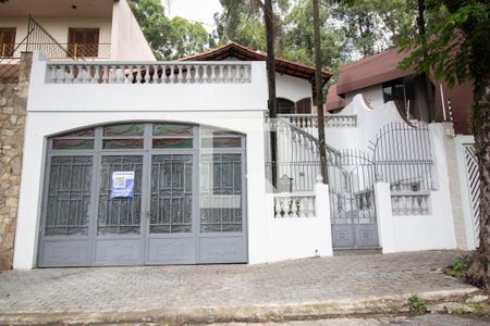 Casa à venda com 258m², 4 quartos e 2 vagasFachada