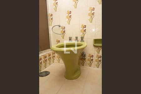 Casa à venda com 258m², 4 quartos e 2 vagasLavabo