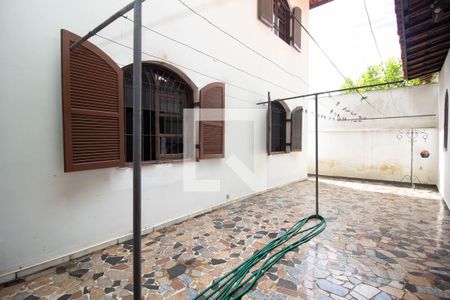 Casa à venda com 258m², 4 quartos e 2 vagasQuintal