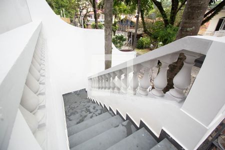 Casa à venda com 258m², 4 quartos e 2 vagasEscada