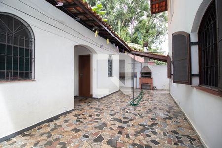 Casa à venda com 258m², 4 quartos e 2 vagasQuintal