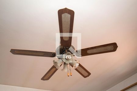 Casa à venda com 258m², 4 quartos e 2 vagasQuarto 2 - Suíte 1 - Detalhe