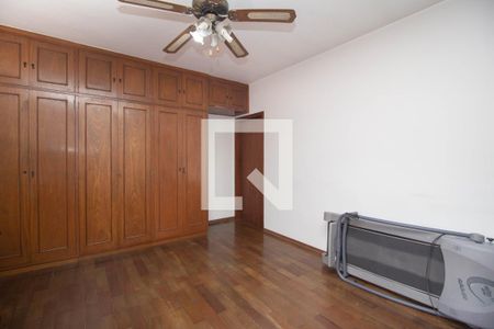 Casa à venda com 258m², 4 quartos e 2 vagasQuarto 3 - Suíte 2 