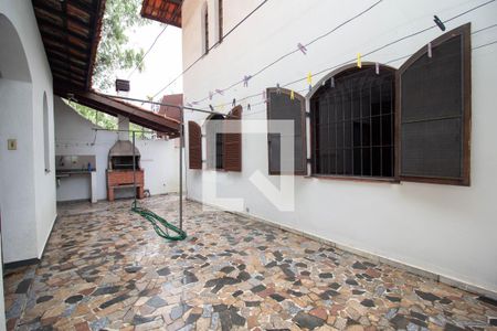 Casa à venda com 258m², 4 quartos e 2 vagasQuintal