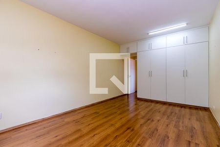 Suíte de casa à venda com 3 quartos, 250m² em Vila Congonhas, São Paulo