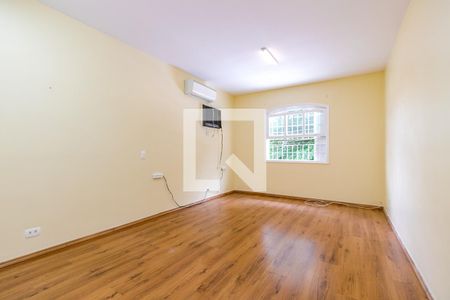 Suíte de casa à venda com 3 quartos, 250m² em Vila Congonhas, São Paulo