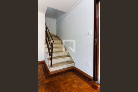Escada de Acesso ao Piso Superior de casa para alugar com 3 quartos, 115m² em Tremembé, São Paulo