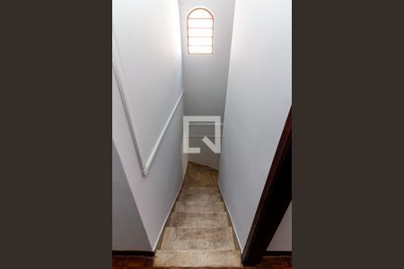 Escada de Acesso ao Piso Superior de casa para alugar com 3 quartos, 115m² em Tremembé, São Paulo
