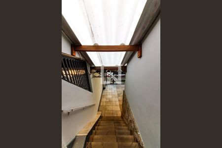 Casa para alugar com 115m², 3 quartos e 2 vagas Casa para alugar com 115m², 3 quartos e 2 vagasEscada da Entrada