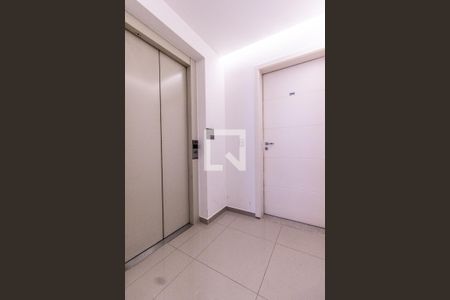 Apartamento à venda com 260m², 3 quartos e 3 vagas Apartamento à venda com 260m², 3 quartos e 3 vagasHall social