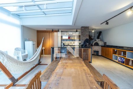 Apartamento à venda com 260m², 3 quartos e 3 vagas Apartamento à venda com 260m², 3 quartos e 3 vagasChurrasqueira