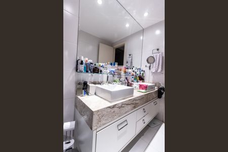 Apartamento à venda com 260m², 3 quartos e 3 vagas Apartamento à venda com 260m², 3 quartos e 3 vagasSuíte