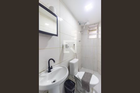 Banheiro de casa para alugar com 1 quarto, 18m² em Jaguaré, São Paulo