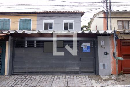 Casa à venda com 140m², 2 quartos e 3 vagas Casa à venda com 140m², 2 quartos e 3 vagasFachada