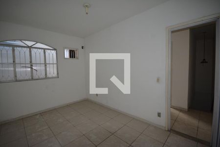 Quarto 1 de casa para alugar com 2 quartos, 65m² em Marechal Hermes, Rio de Janeiro