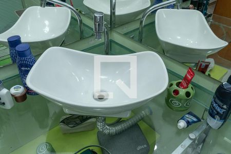 Casa à venda com 220m², 3 quartos e 2 vagas Casa à venda com 220m², 3 quartos e 2 vagasBanheiro 3