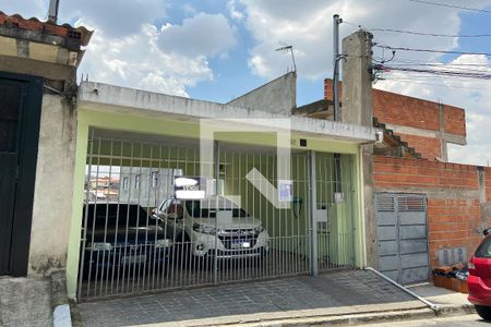Casa à venda com 94m², 2 quartos e 2 vagas Casa à venda com 94m², 2 quartos e 2 vagasFachada